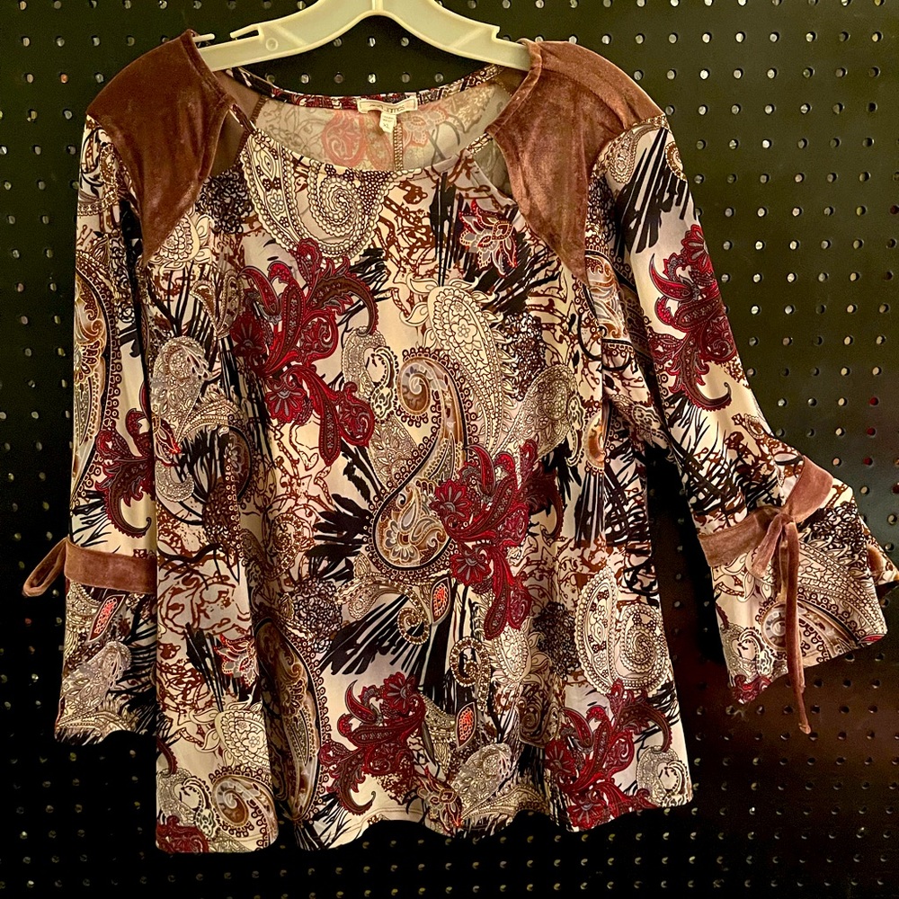 Fun shirt with velvet